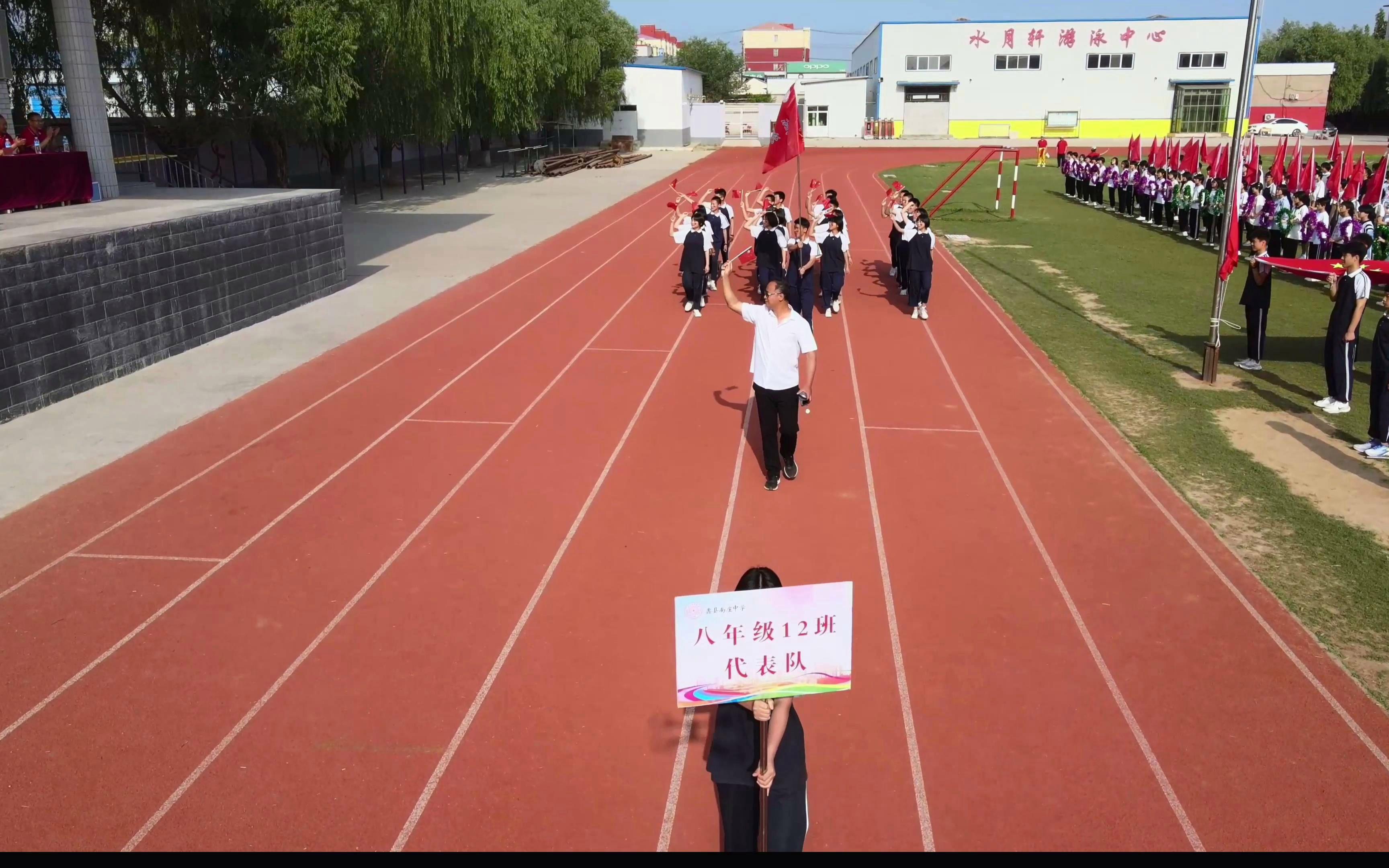 爱游戏在线登录-运动员们斗志昂扬，比赛场景热烈异常(运动员们在赛场上的表现可真是什么)