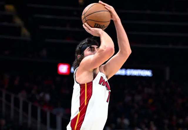 关于新秀球员大放异彩,取得抢眼表现的信息 关于新秀球员大放异彩,取得抢眼表现的信息