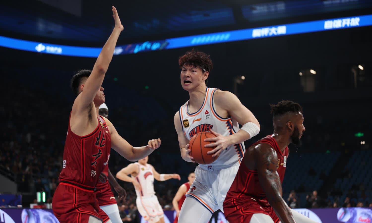 爱游戏官方入口-在上海队赛场上演全国篮球锦标赛，救主，引发全场沸腾的简单介绍