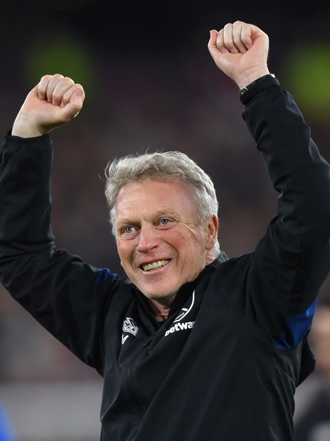 爱游戏体育直播-埃弗顿防线疲软，失球不断陷入降级区的简单介绍