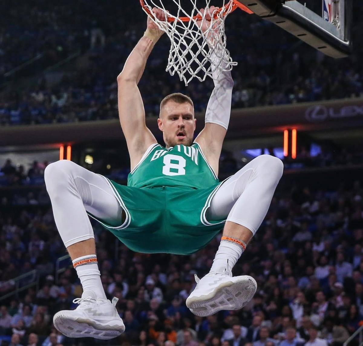 爱游戏官方登录入口-尼克斯战胜独行侠，波尔津吉斯发威