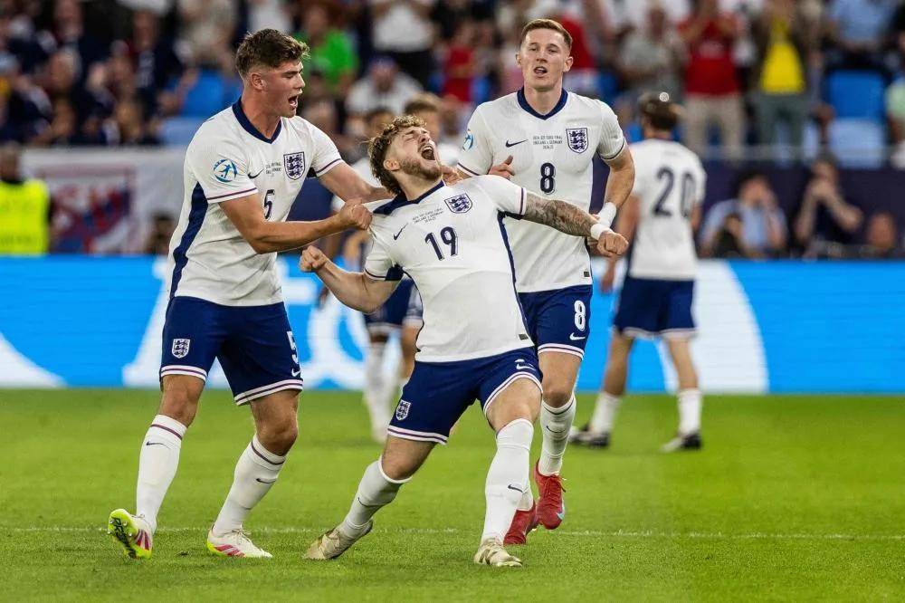 爱游戏中国官网-英格兰队下轮对决德国，全力备战！的简单介绍