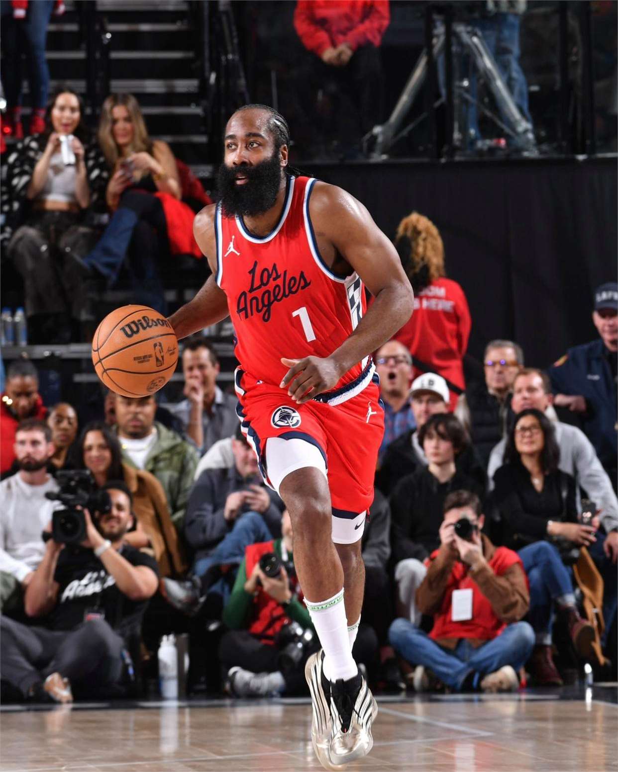 火箭主场战胜魔术,哈登全场33分7助攻 火箭主场战胜魔术,哈登全场33分7助攻