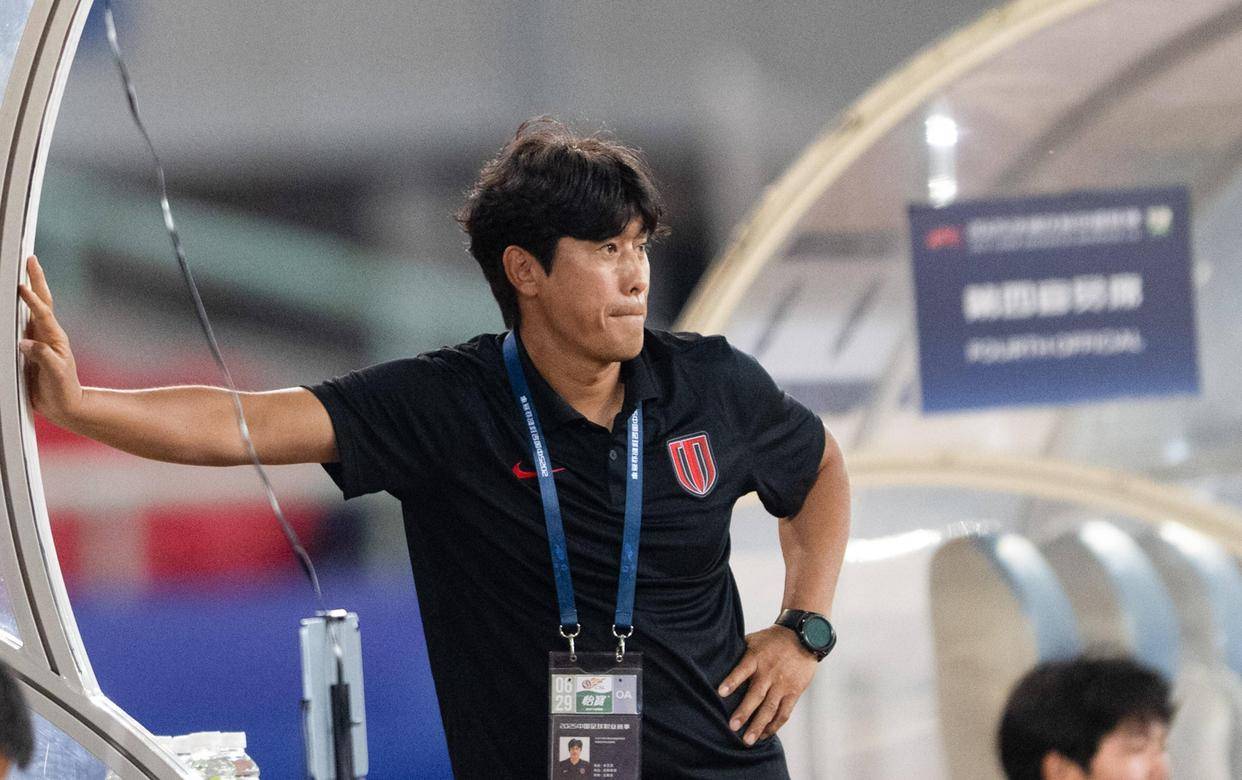 爱游戏体育下载-中超赛事偶发冲突，裁判员加强管理矛盾升级的简单介绍