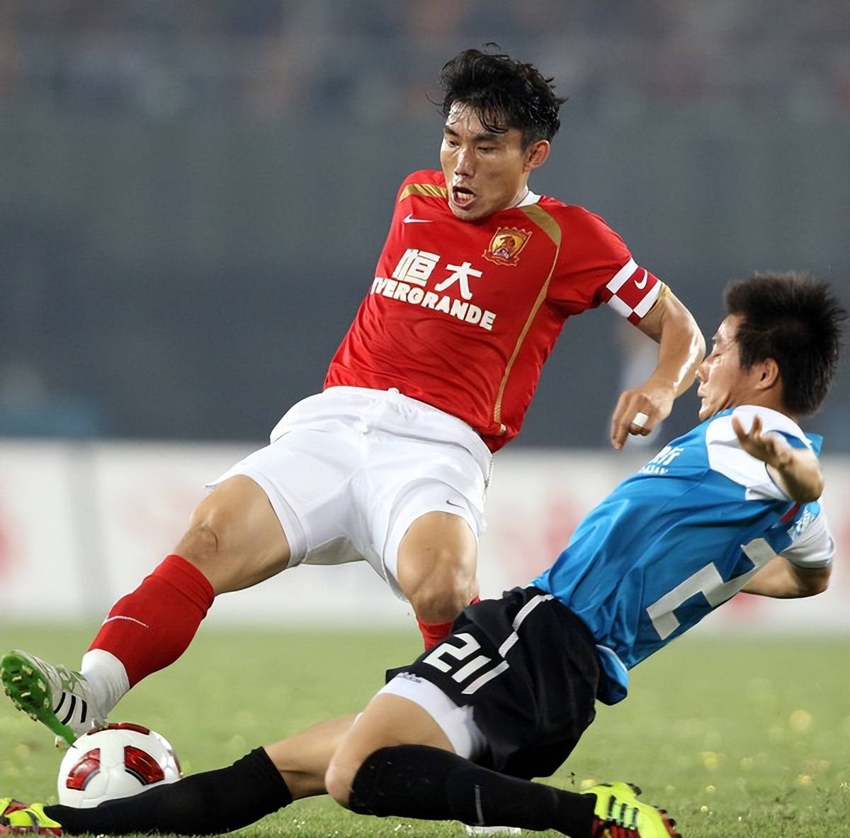 关于上海东亚逆袭胜广州恒大,士气高涨向胜利冲刺的信息 关于上海东亚逆袭胜广州恒大,士气高涨向胜利冲刺的信息