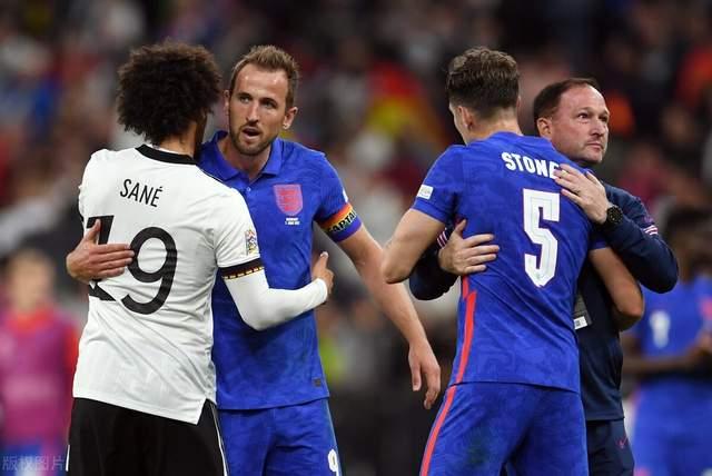 德国女足主场逆转，成功逼平意大利队