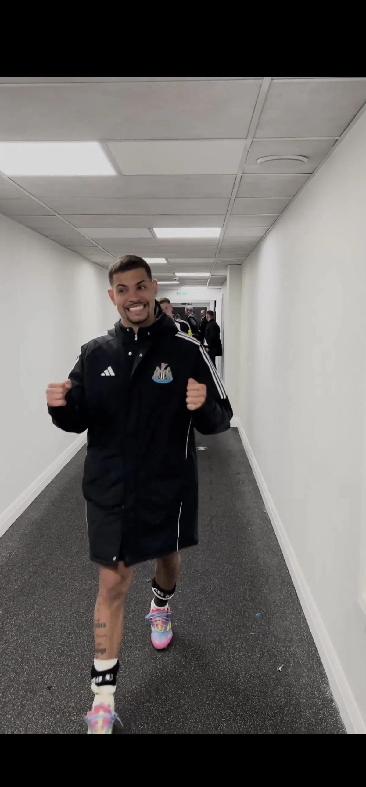 爱游戏体育地址-关于纽卡斯尔队长因伤退出赛季，球队防线雪上加霜的信息