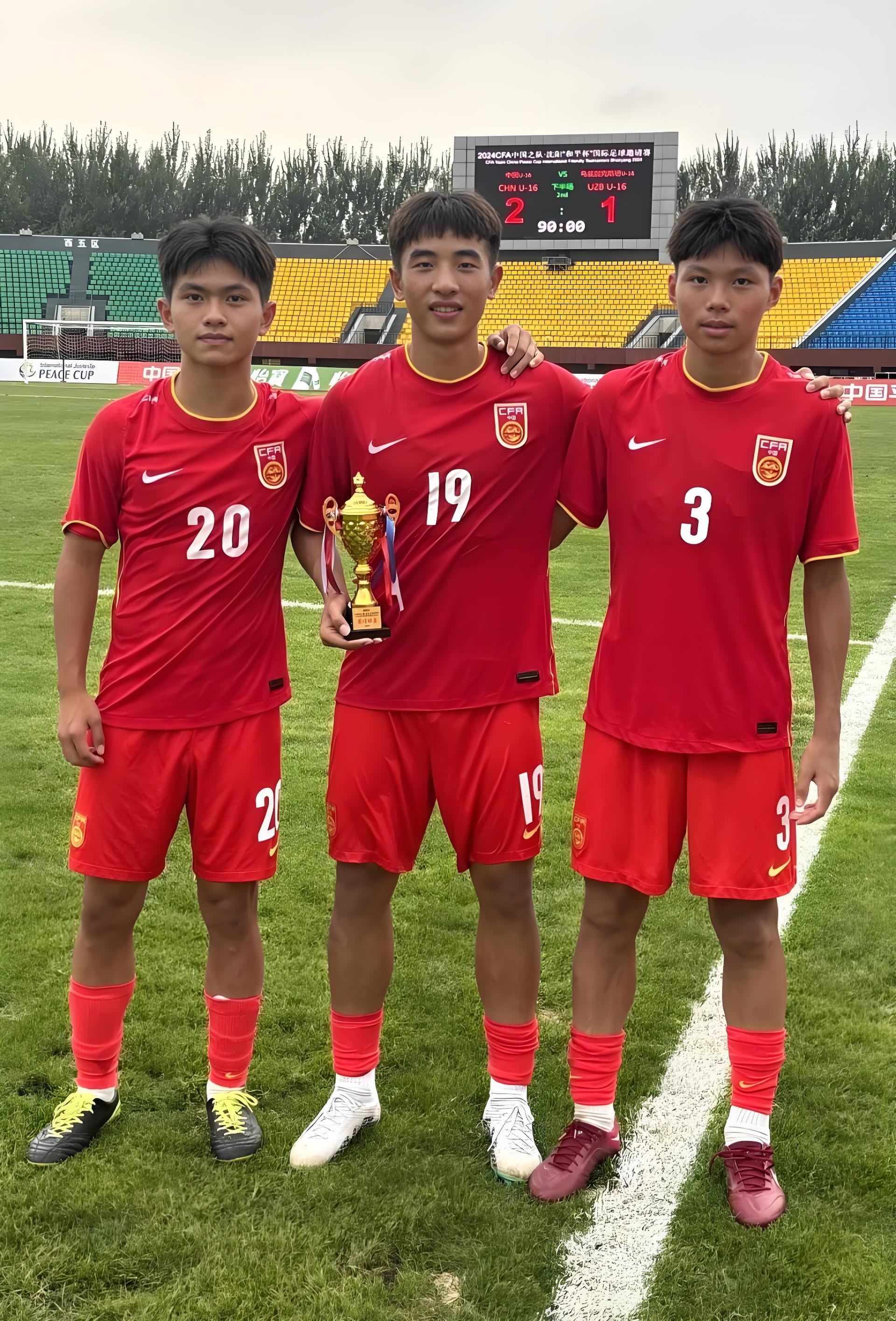 中国足球队在国际比赛中大放异彩 中国足球队在国际比赛中大放异彩