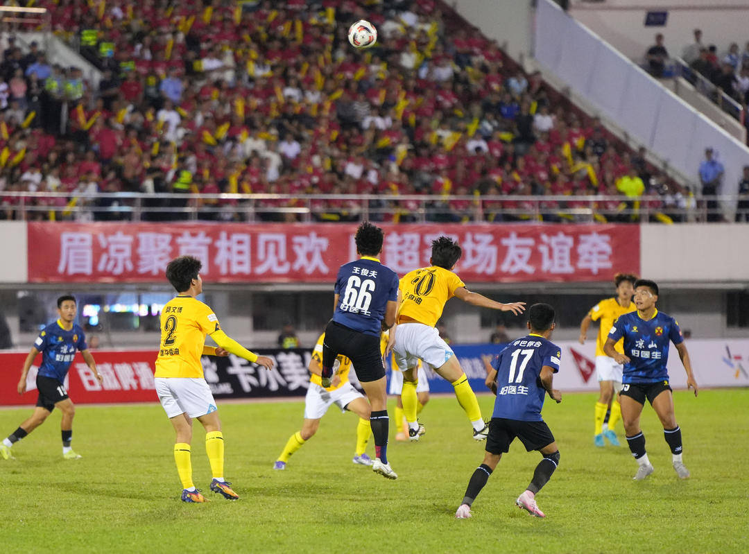 精彩对决中球员们的奋力拼搏让人感动的简单介绍 精彩对决中球员们的奋力拼搏让人感动的简单介绍