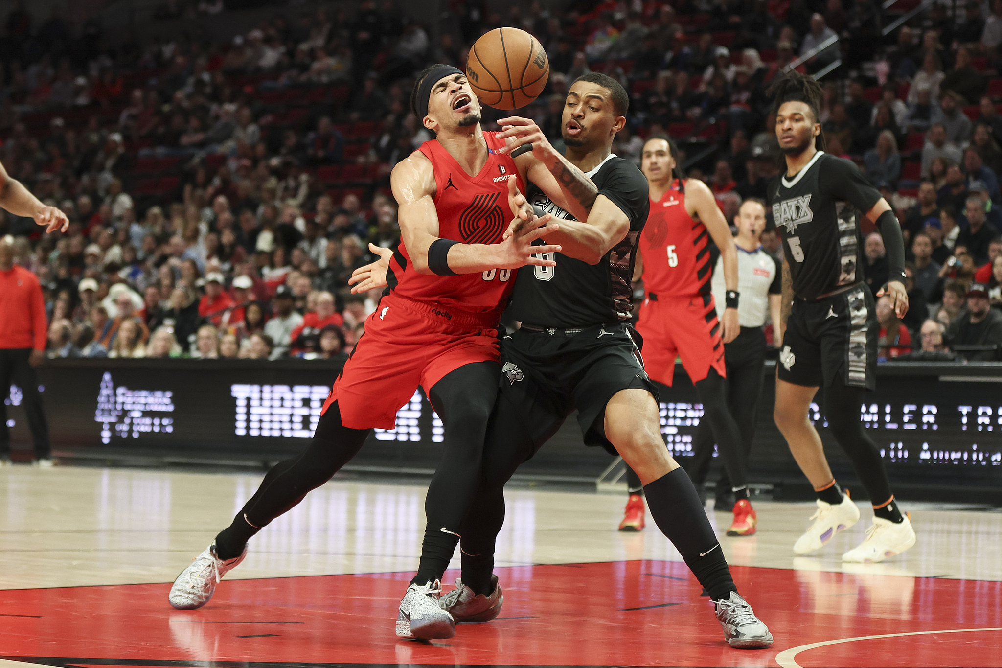 步行者主场大胜猛龙,结束连败的简单介绍 步行者主场大胜猛龙,结束连败的简单介绍