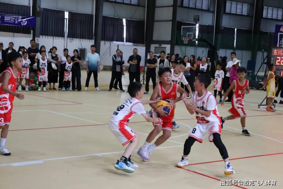 关于集体拼搏!篮球选手合力夺魁的信息 关于集体拼搏!篮球选手合力夺魁的信息