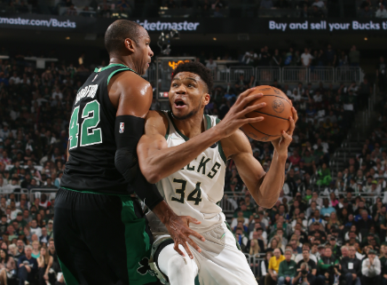 雄鹿队主场连胜,霸气晋级下一轮 雄鹿队主场连胜,霸气晋级下一轮