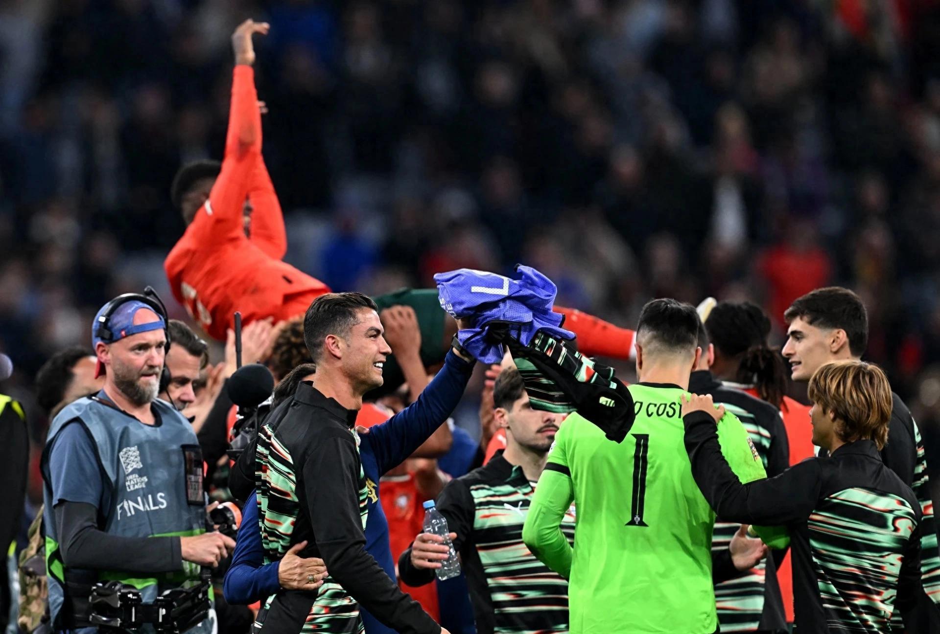 欧洲顶尖强队展开对决,壮举令人关注 欧洲顶尖强队展开对决,壮举令人关注